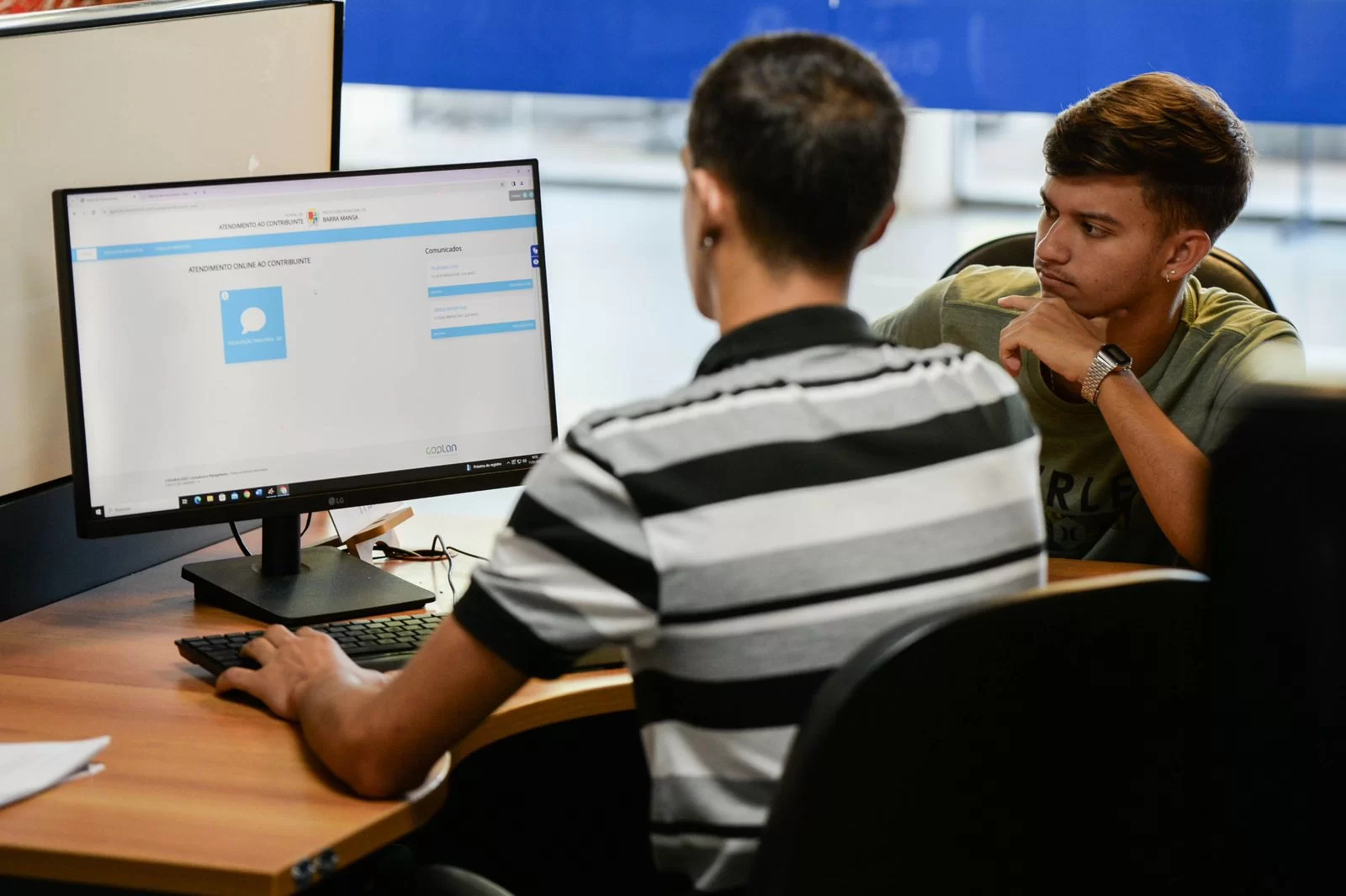 Meu banco atende empresas fora do horário comercial? Saiba o que fazer!